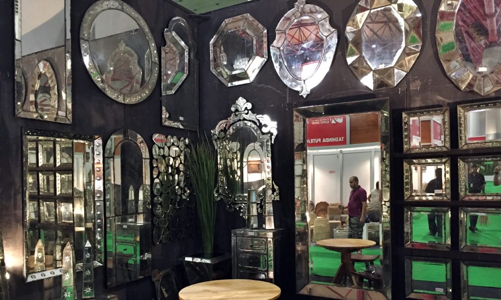 ANTIQUE VENETIAN MIRROR