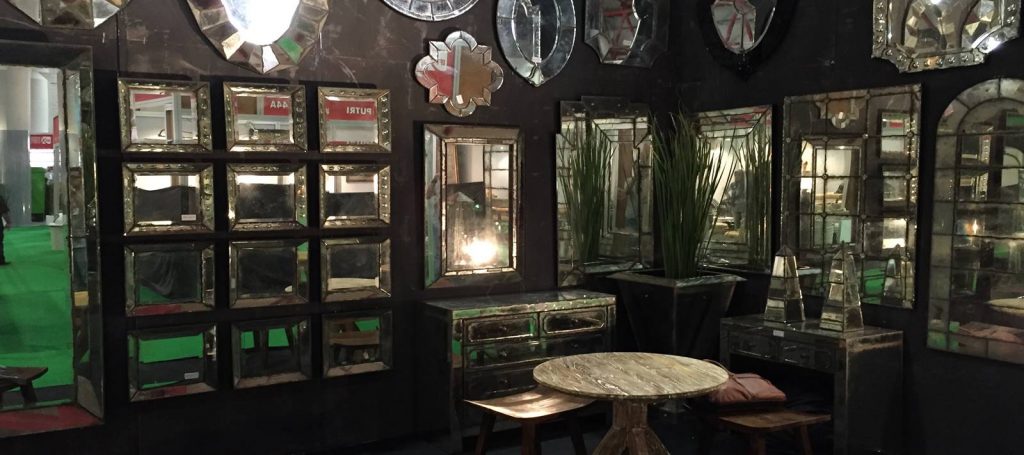 ANTIQUE VENETIAN MIRROR
